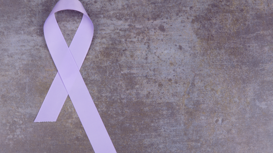 Årets tema - Ett levande liv med cancer - vill lyfta att alla människor på något sätt kan vidta åtgärder för att minska den påverkan som cancer har. Foto: Shutterstock